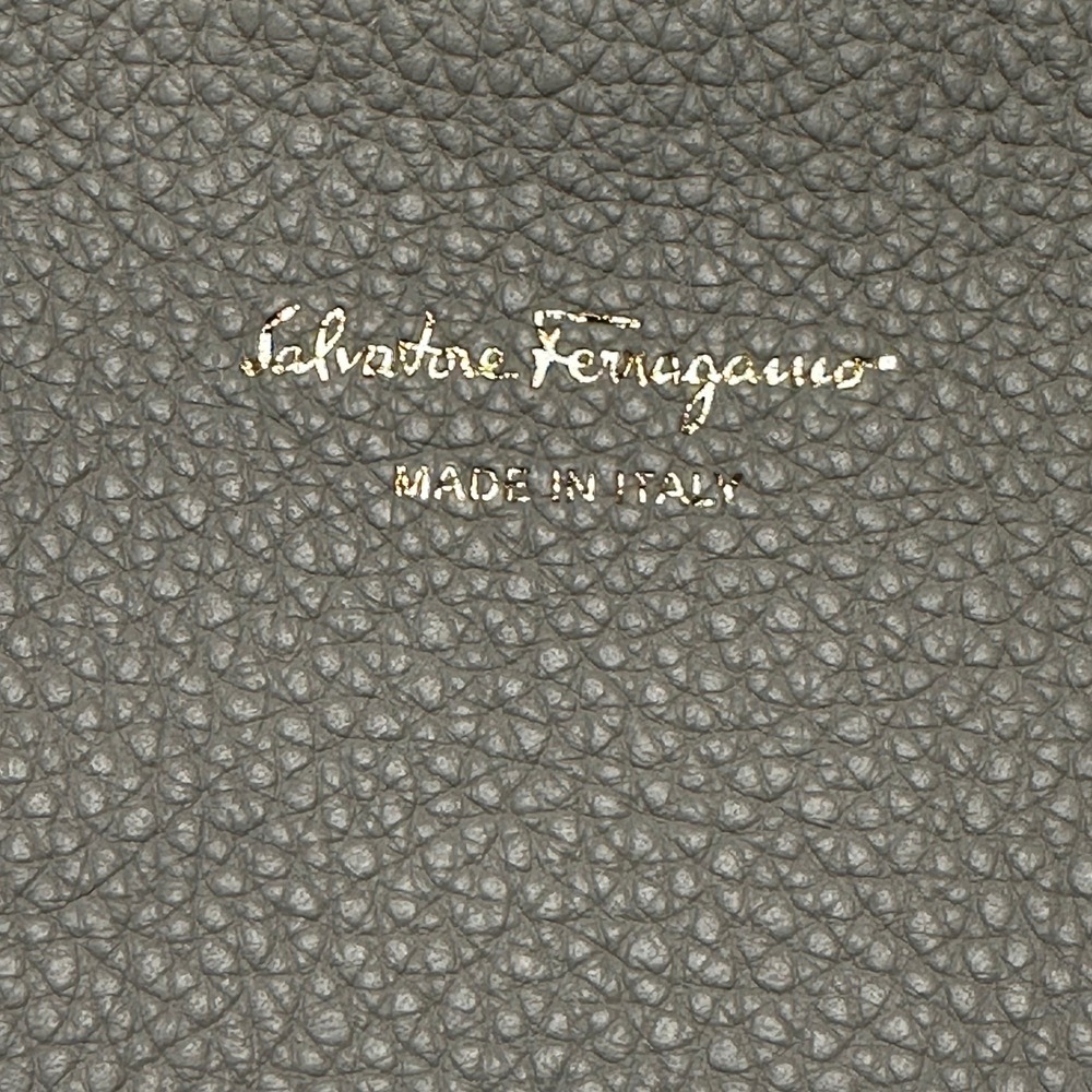 Salvatore Ferragamo Grey Pebbled Leather Wristlet Purse Insert Made in Italy - Picture 4 of 7